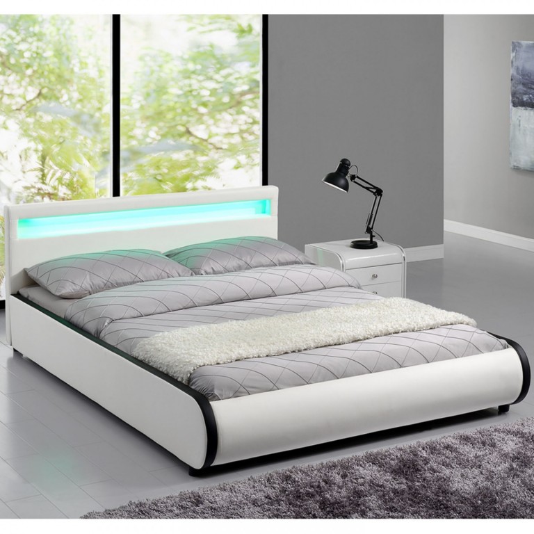 Čalouněná postel Sevilla s LED osvětlením 140 x 200 cm | bílá